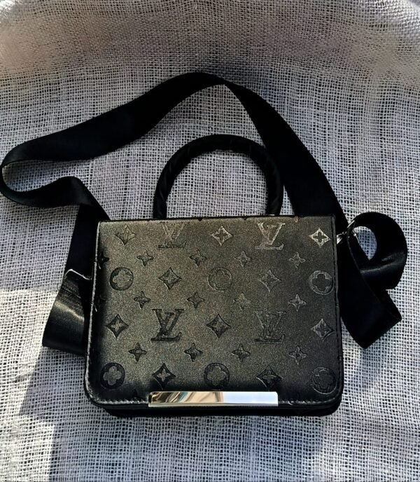 شنطه LV