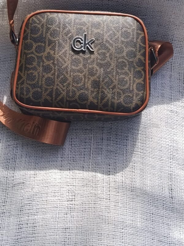 ⁦شنطه Calvin Klein⁩ - الصورة ⁦2⁩